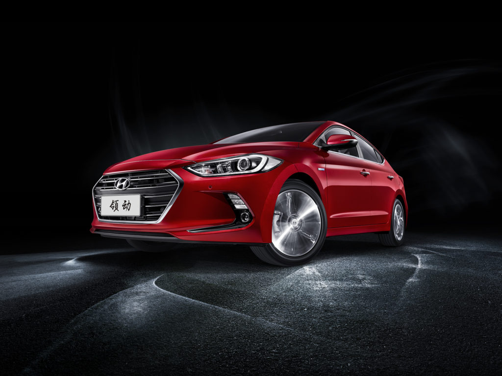 05_Elantra_No6_RGB_0130_curved spin